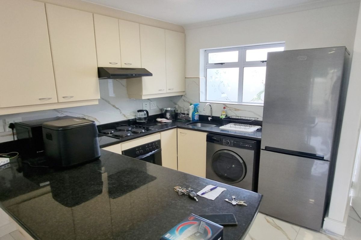 Luxury Fully Furnished 2 Bedroom Duplex in Secure Estate - Utilities, Wi-Fi Included | Century City - Photo 3