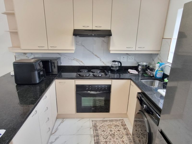 Luxury Fully Furnished 2 Bedroom Duplex in Secure Estate - Utilities, Wi-Fi Included | Century City - Photo 5