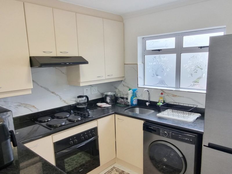 Luxury Fully Furnished 2 Bedroom Duplex in Secure Estate - Utilities, Wi-Fi Included | Century City - Photo 4