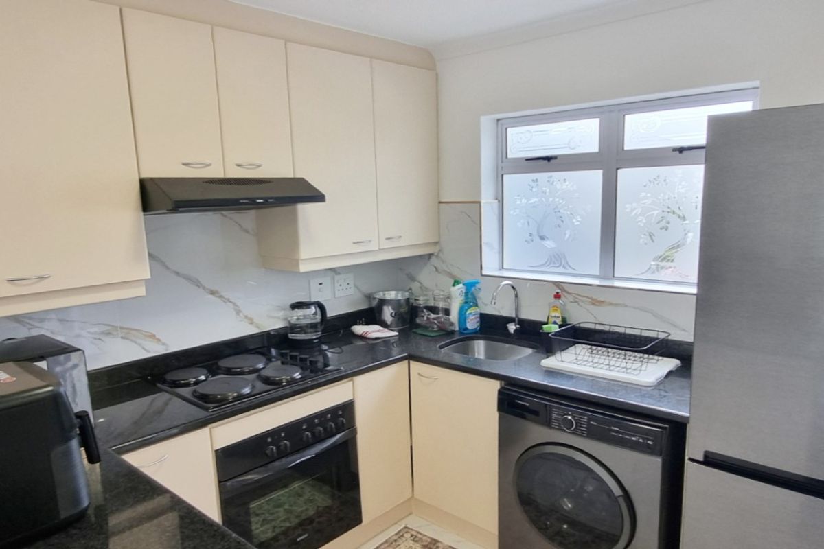 Luxury Fully Furnished 2 Bedroom Duplex in Secure Estate - Utilities, Wi-Fi Included | Century City - Photo 4