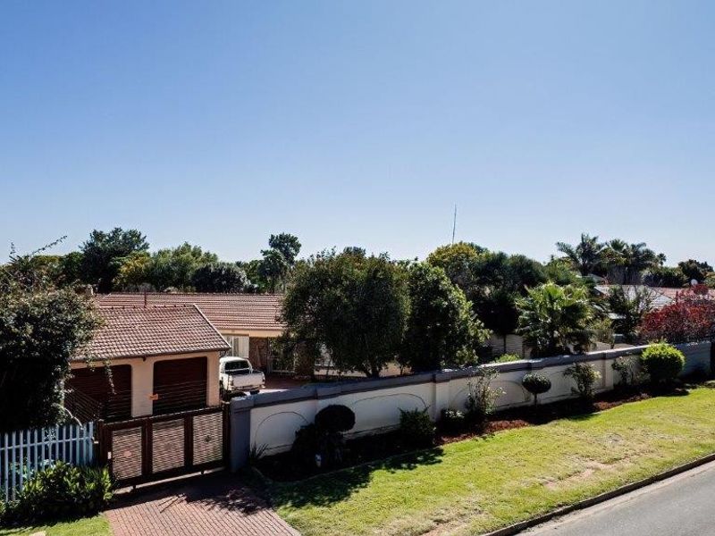 House For Sale in Birch Acres, Kempton Park - Photo 2