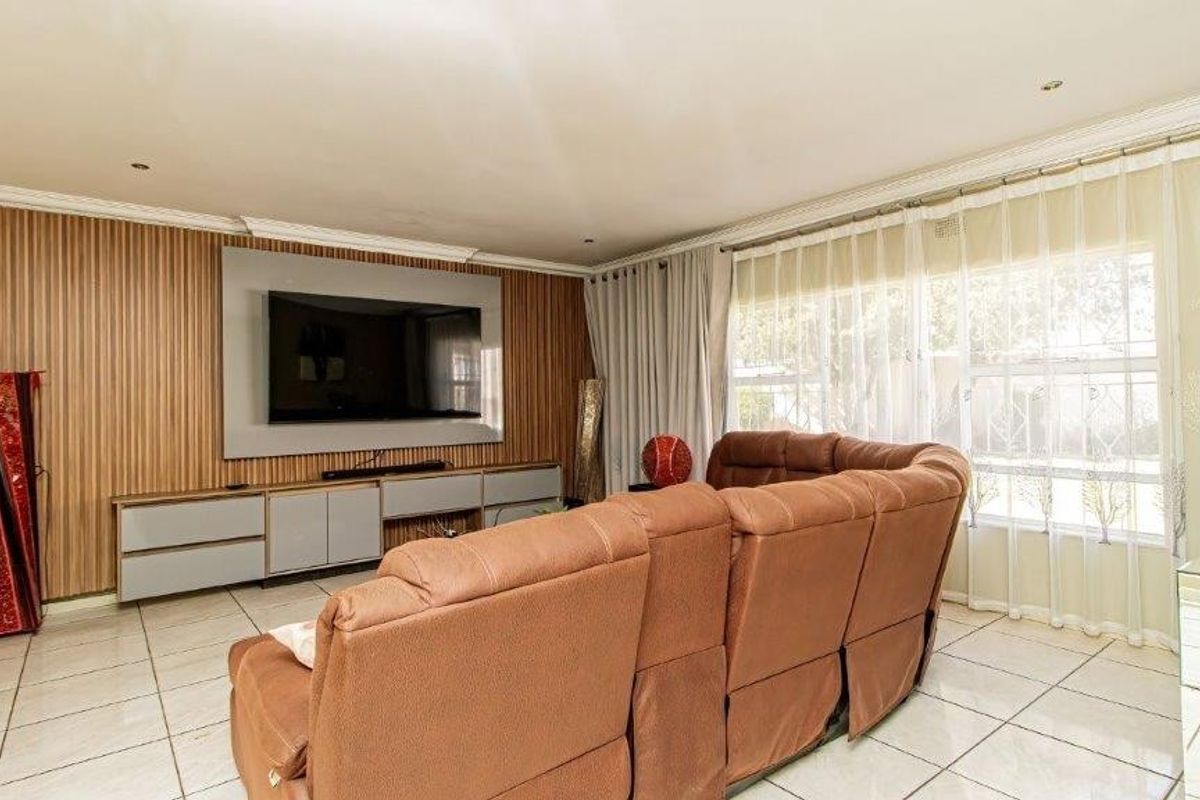 House For Sale in Birch Acres, Kempton Park - Photo 3