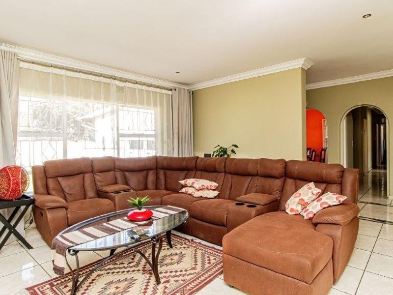House For Sale in Birch Acres, Kempton Park - Photo 4