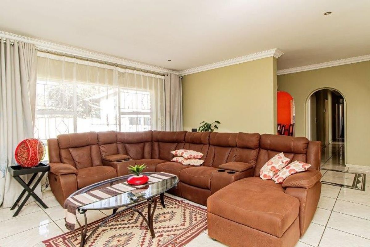 House For Sale in Birch Acres, Kempton Park - Photo 4