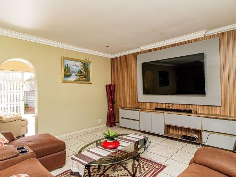 House For Sale in Birch Acres, Kempton Park - Photo 5