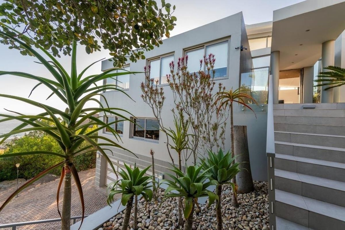 Beautiful modern open-plan home with ample natural light for sale - Photo 2