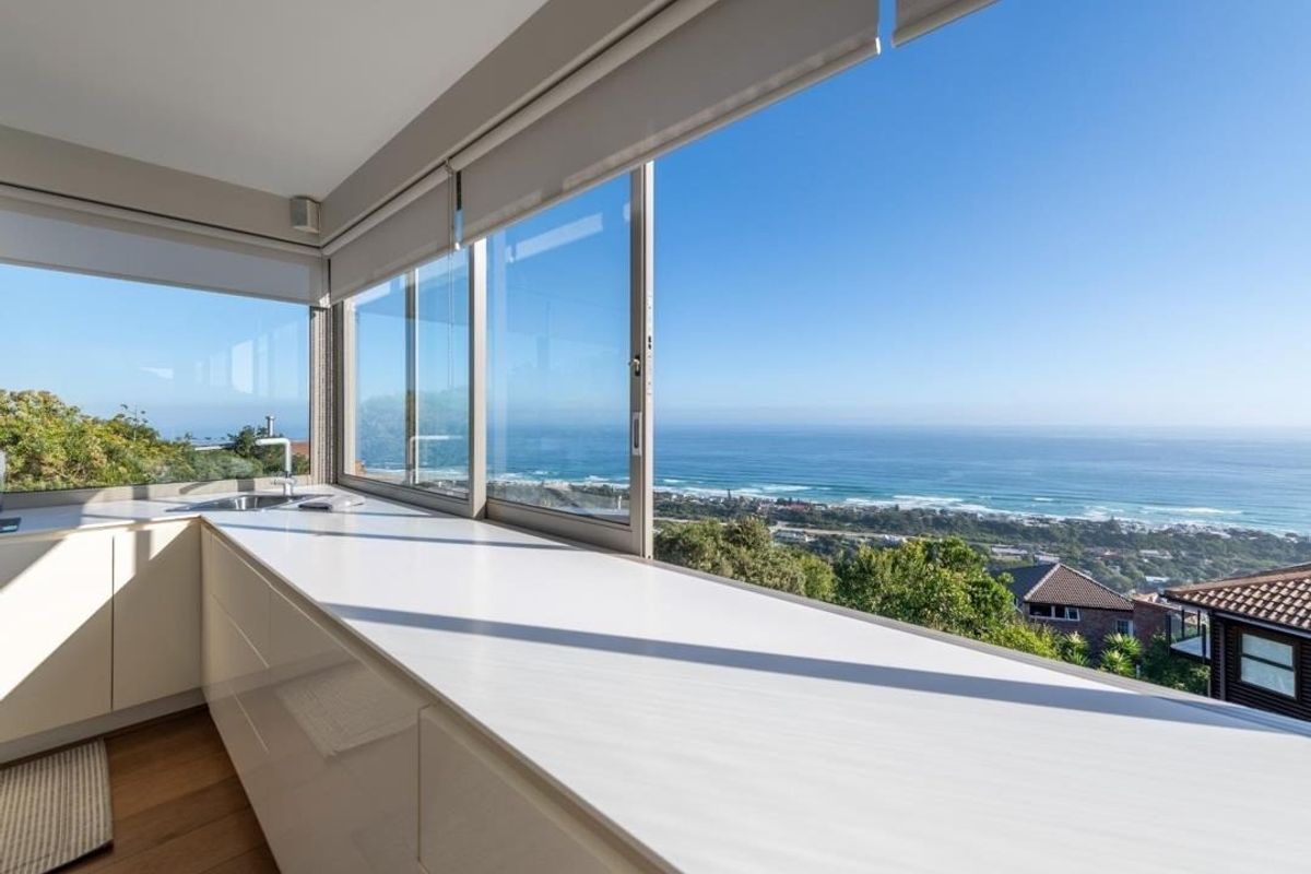 Beautiful modern open-plan home with ample natural light for sale - Photo 3