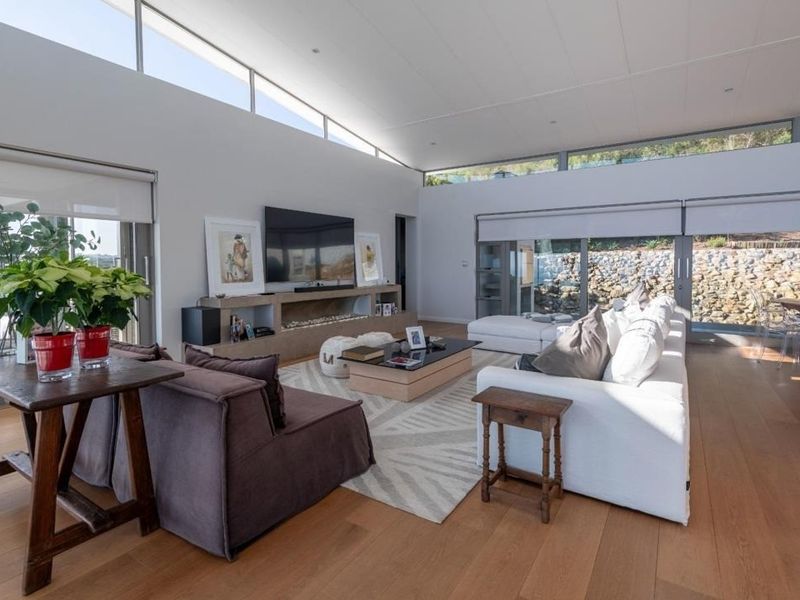 Beautiful modern open-plan home with ample natural light for sale - Photo 9