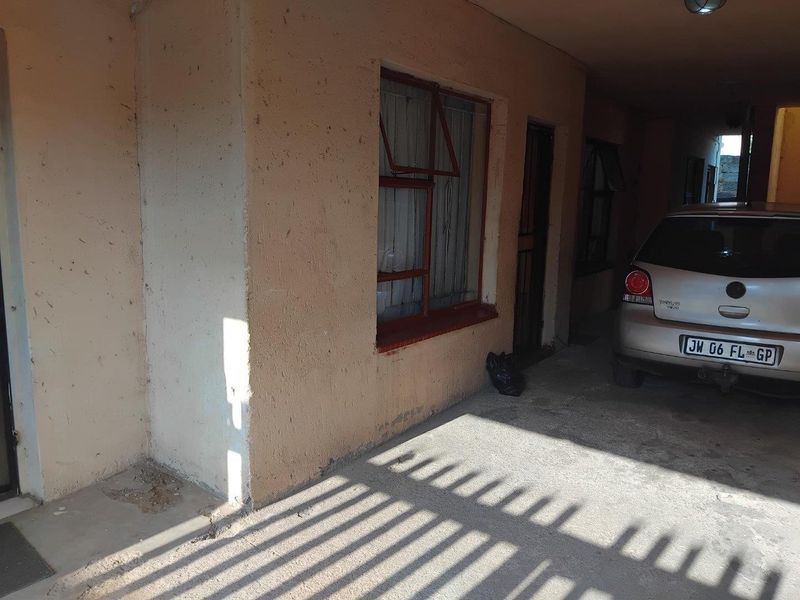 Apartment For Sale in Ehlanzeni, Tembisa - Photo 1
