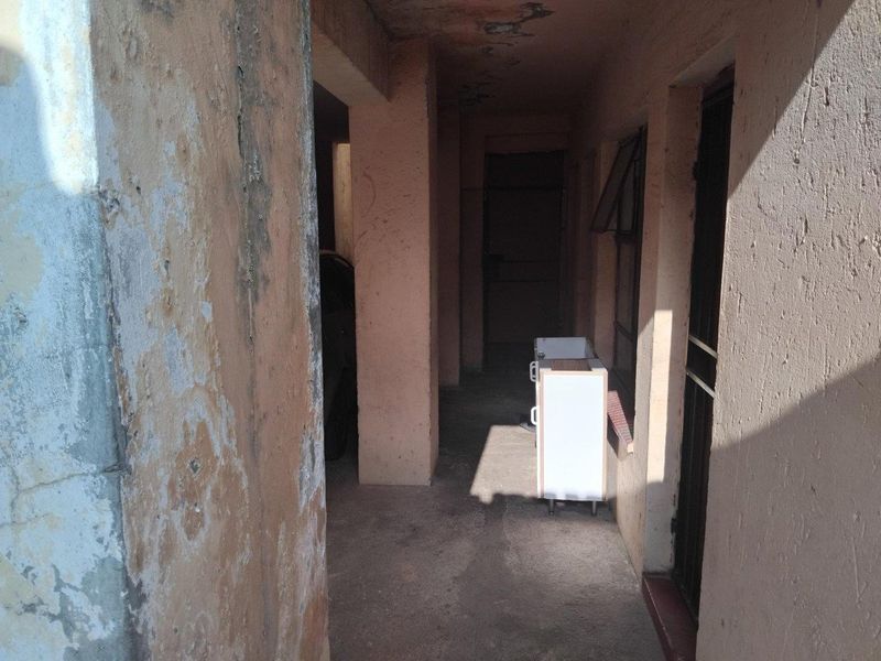Apartment For Sale in Ehlanzeni, Tembisa - Photo 2