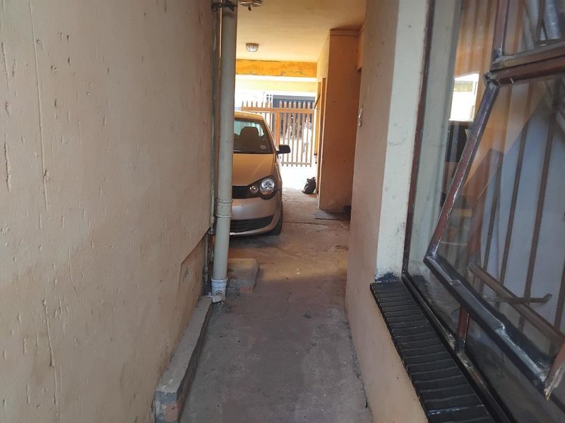 Apartment For Sale in Ehlanzeni, Tembisa - Photo 4