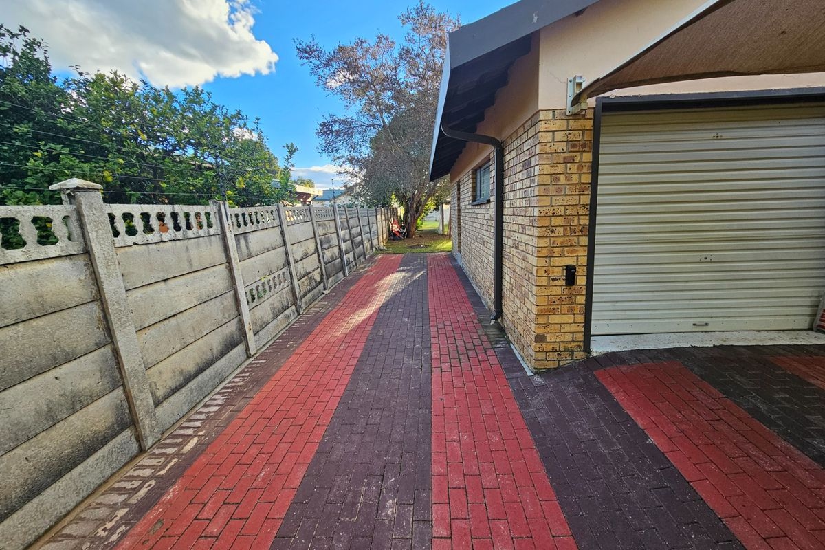 Family Home For Sale In Riebeeckstad - Photo 5