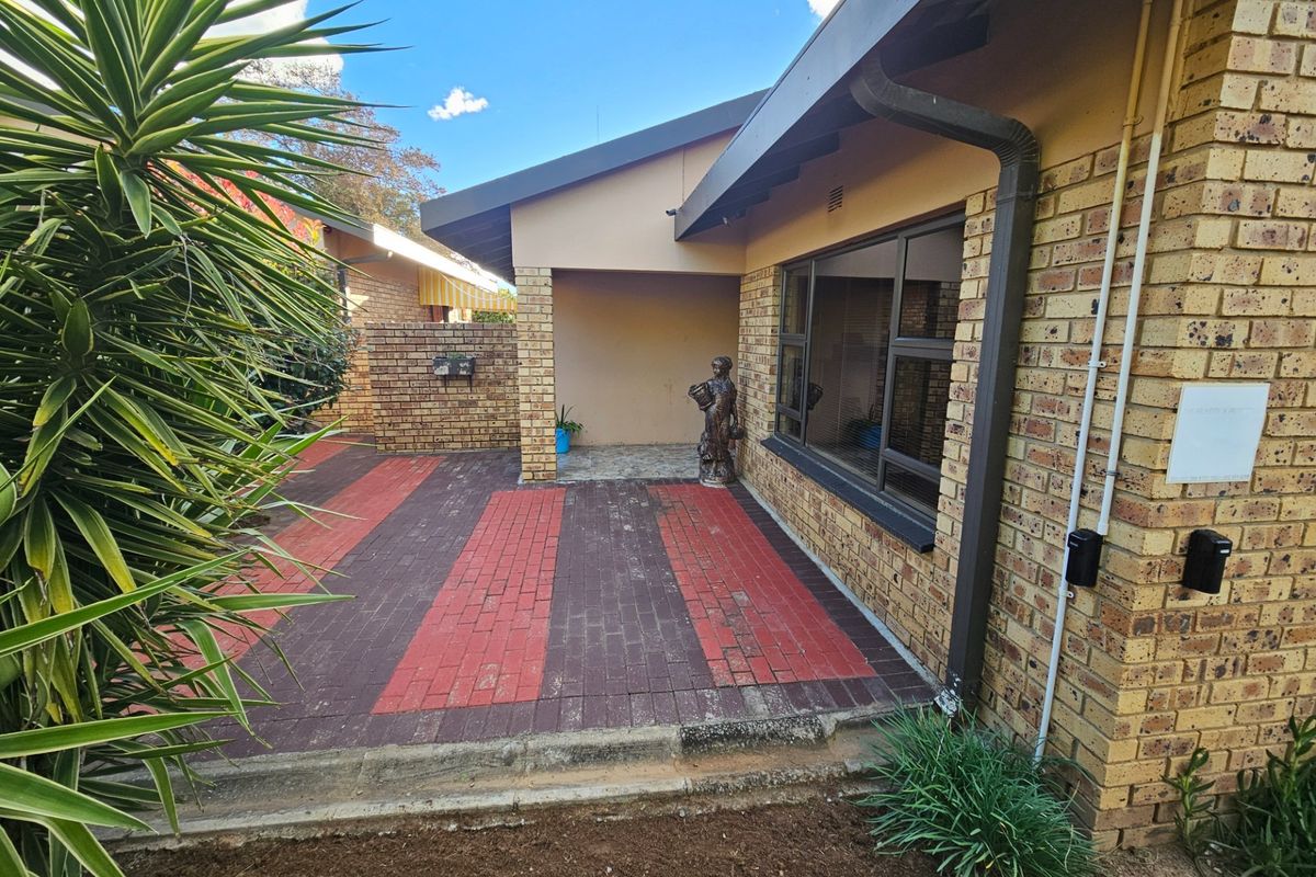 Family Home For Sale In Riebeeckstad - Photo 4