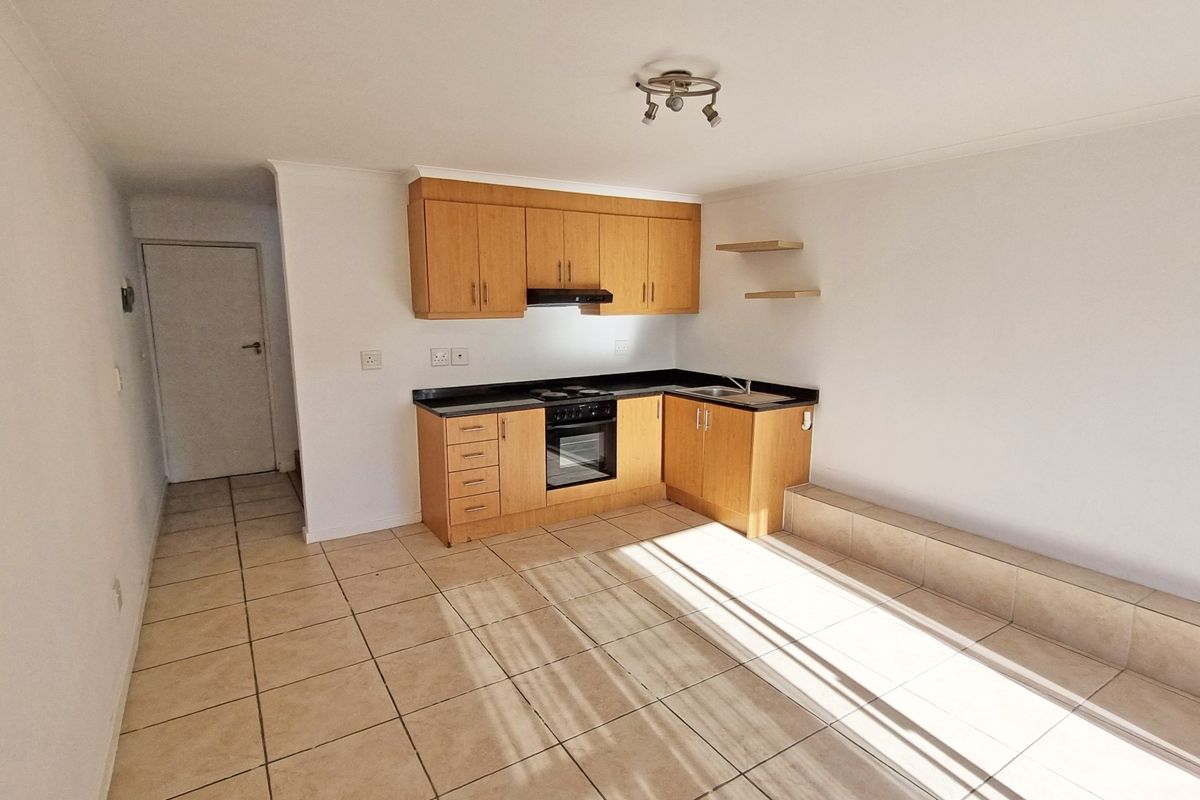 Spacious 1 Bed Duplex Apartment with Balcony, Views | Secure Parking | Bergvliet - Photo 2
