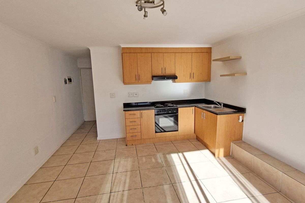 Spacious 1 Bed Duplex Apartment with Balcony, Views | Secure Parking | Bergvliet - Photo 3