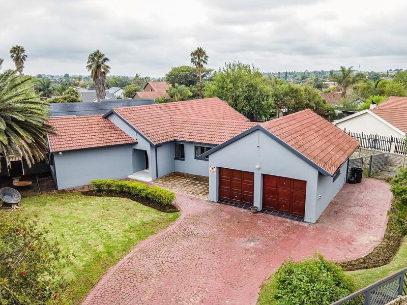 House For Sale in Glen Marais, Kempton Park - Photo 1