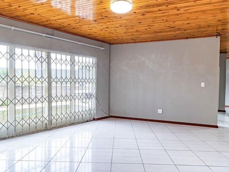 House For Sale in Glen Marais, Kempton Park - Photo 3