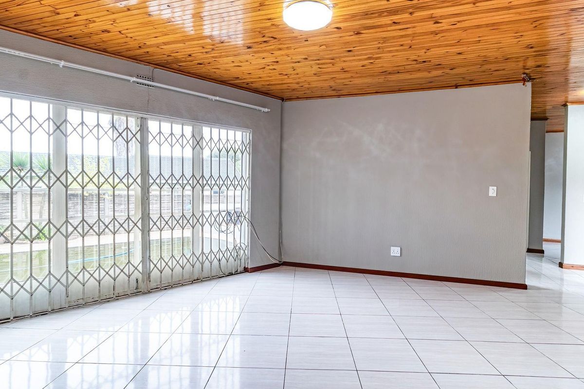 House For Sale in Glen Marais, Kempton Park - Photo 3
