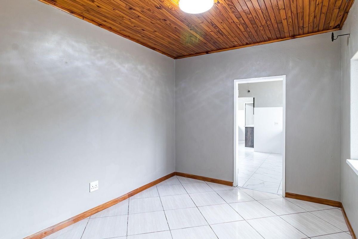 House For Sale in Glen Marais, Kempton Park - Photo 4