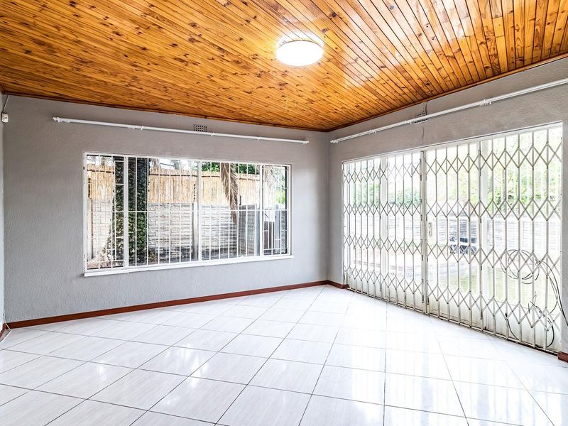 House For Sale in Glen Marais, Kempton Park - Photo 2