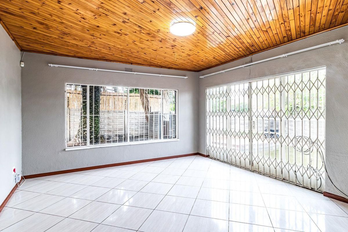House For Sale in Glen Marais, Kempton Park - Photo 2