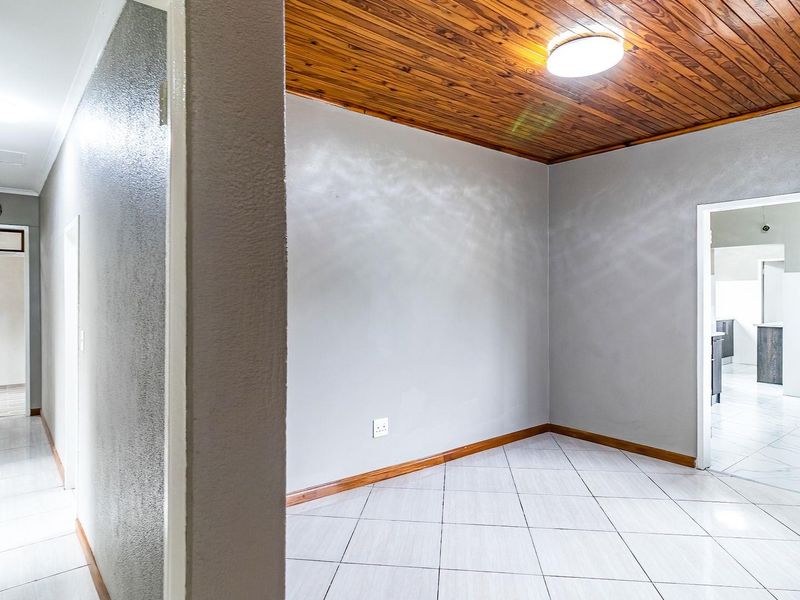 House For Sale in Glen Marais, Kempton Park - Photo 5