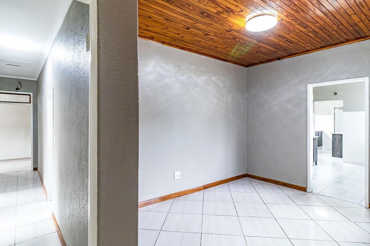House For Sale in Glen Marais, Kempton Park - Photo 5