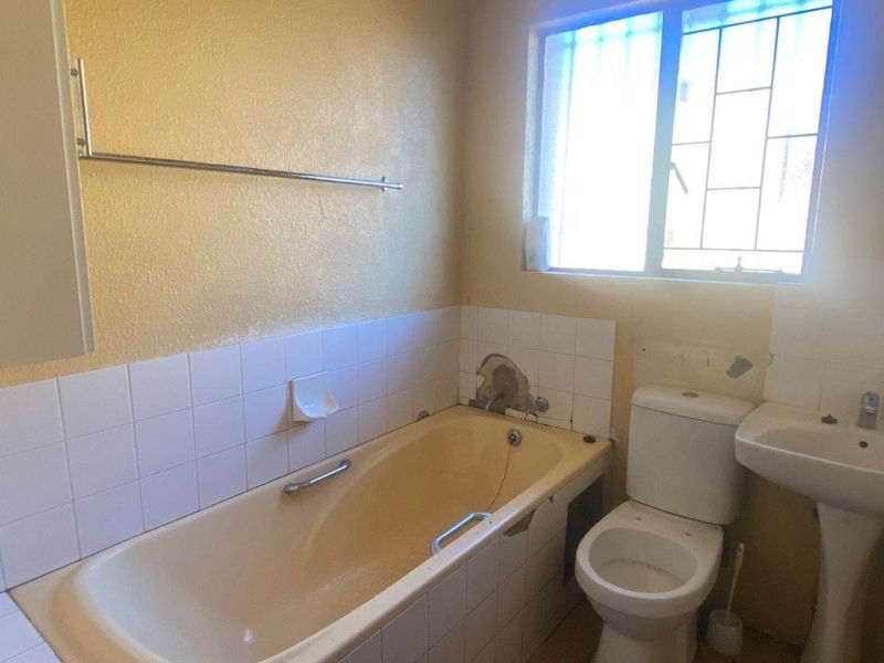 House For Sale in Noordwyk, Midrand - Photo 8