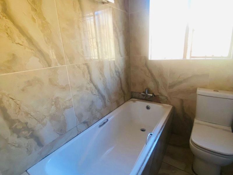 House For Sale in Noordwyk, Midrand - Photo 7