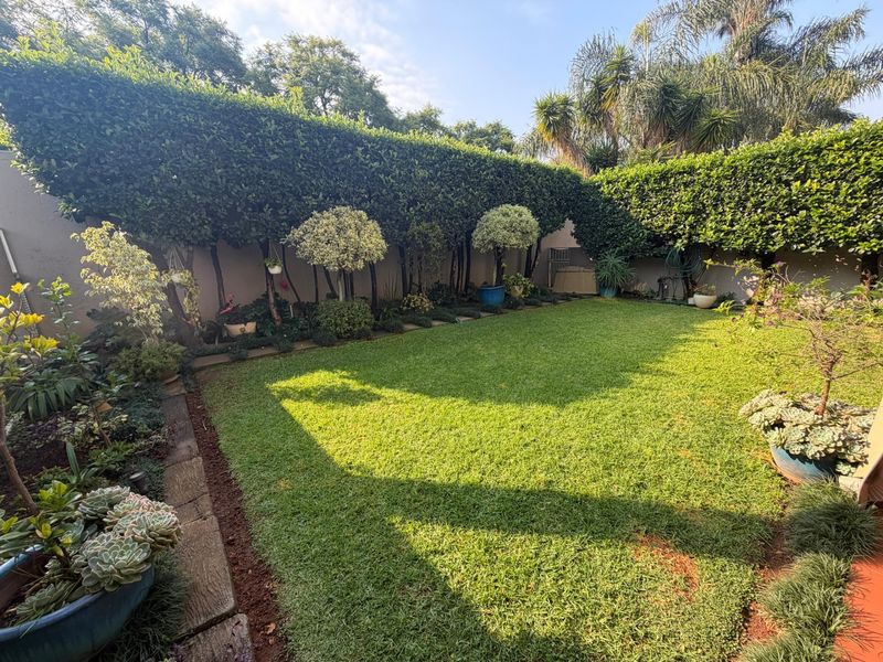 Ground Floor Garden Gem | 3-Bedroom Unit in the Heart of Bryanston - Photo 1