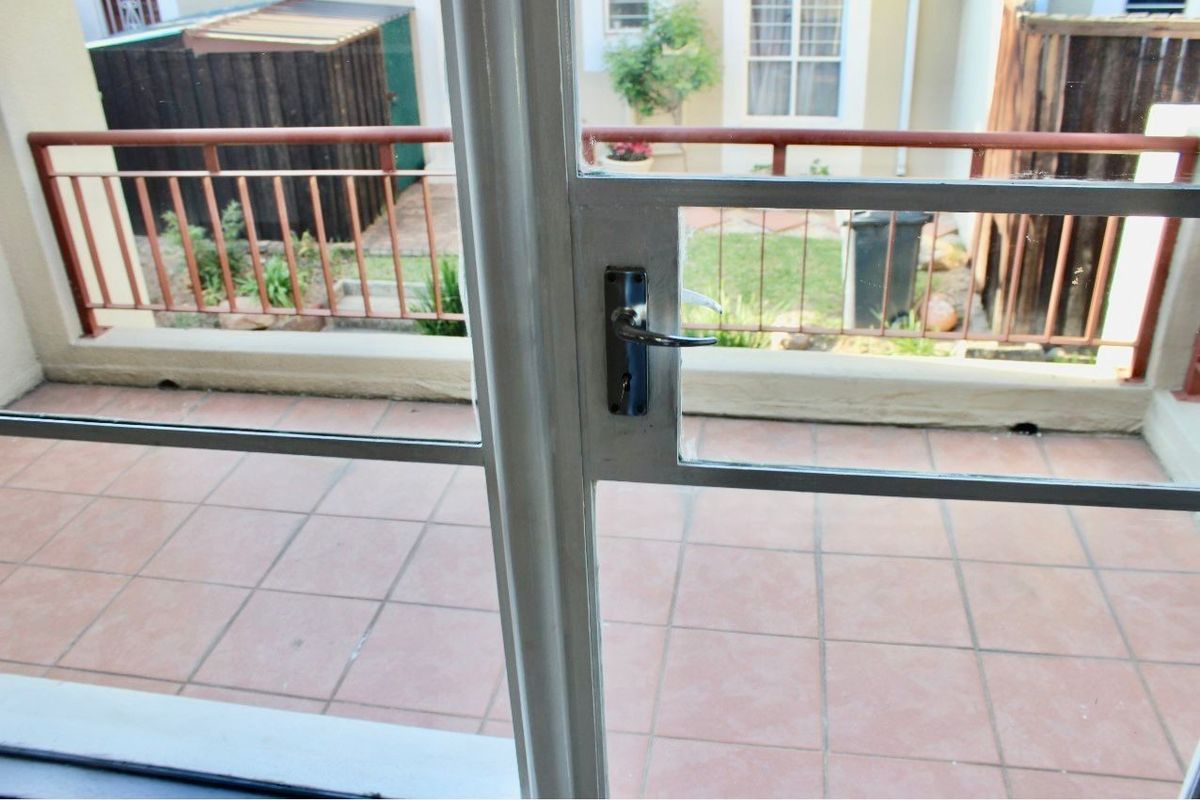 2 bedroom 1 full bath! Perfect starter property - Photo 5