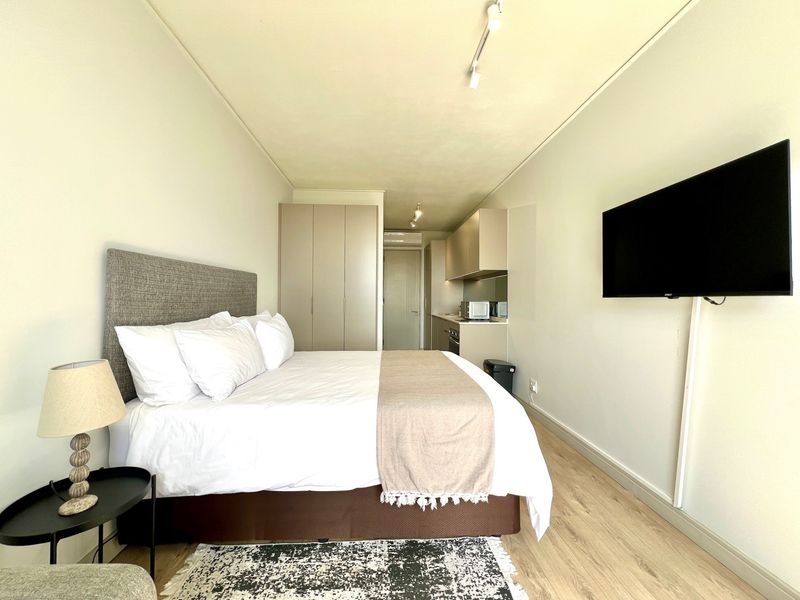 Studio Apartment To Rent in Rosebank, Johannesburg - Photo 1