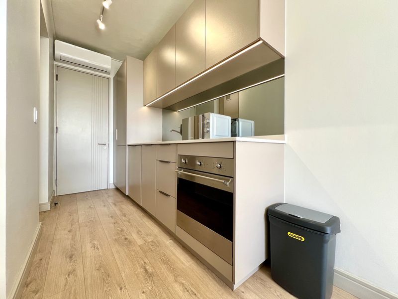 Studio Apartment To Rent in Rosebank, Johannesburg - Photo 2