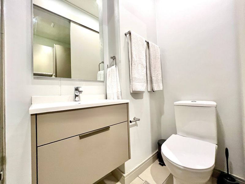 Studio Apartment To Rent in Rosebank, Johannesburg - Photo 8