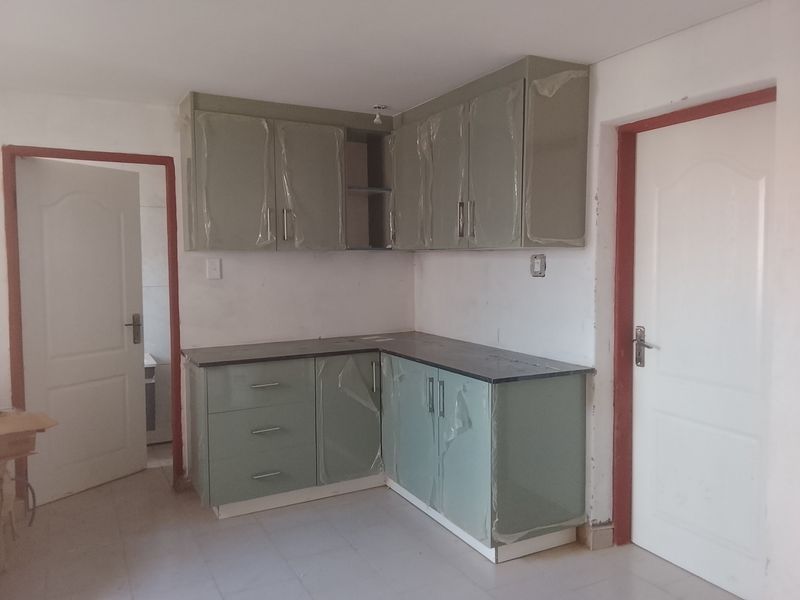 Cottage To Rent in Norkem Park, Kempton Park - Photo 2