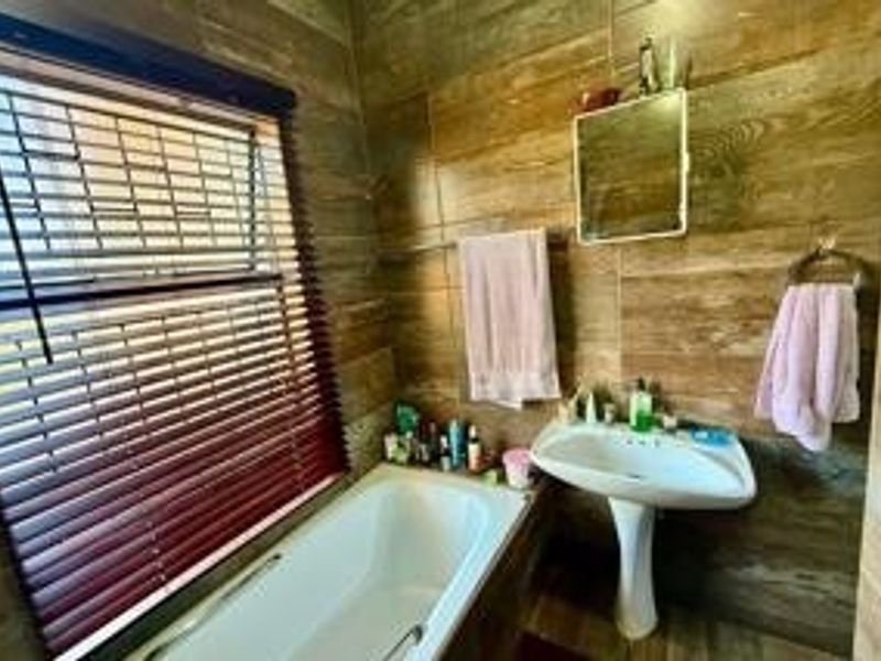 House For Sale in Theresapark, Akasia - Photo 8