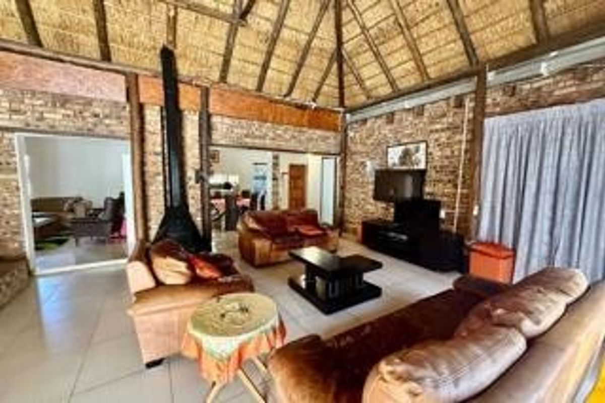 House For Sale in Theresapark, Akasia - Photo 3