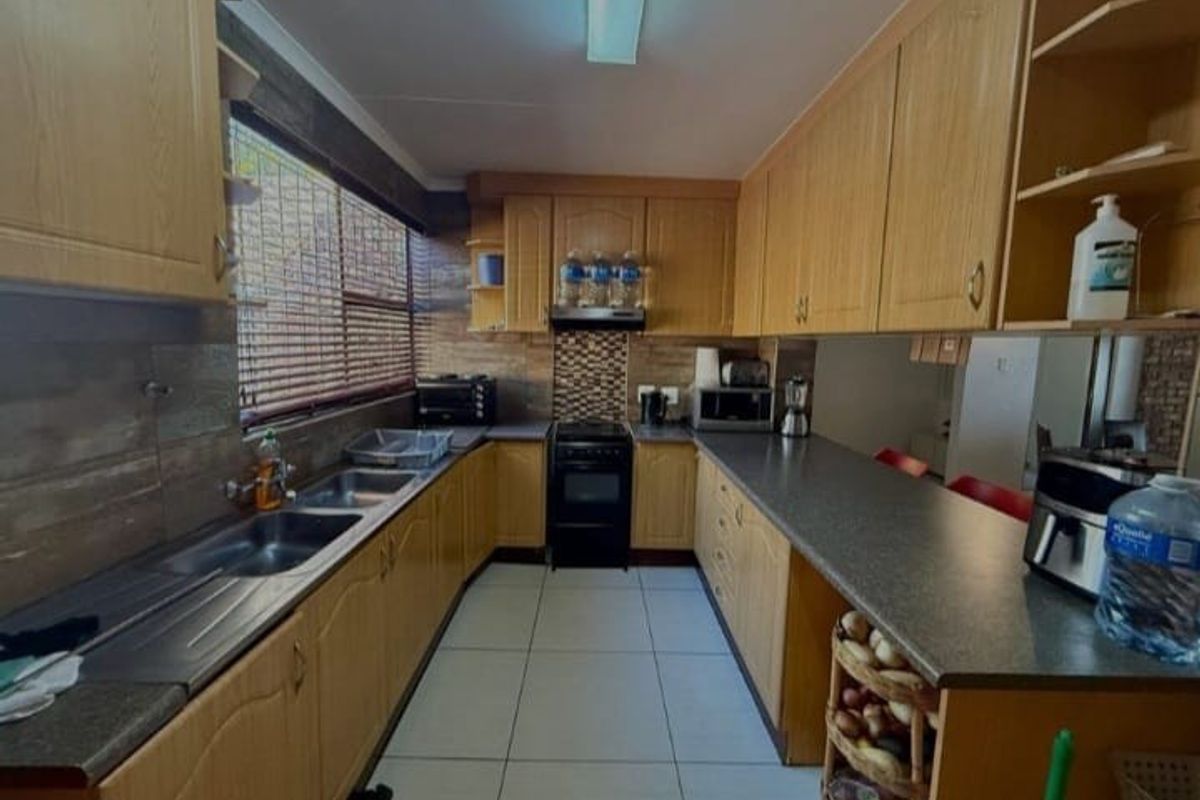 House For Sale in Theresapark, Akasia - Photo 2