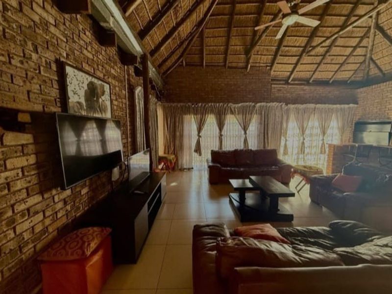 House For Sale in Theresapark, Akasia - Photo 4