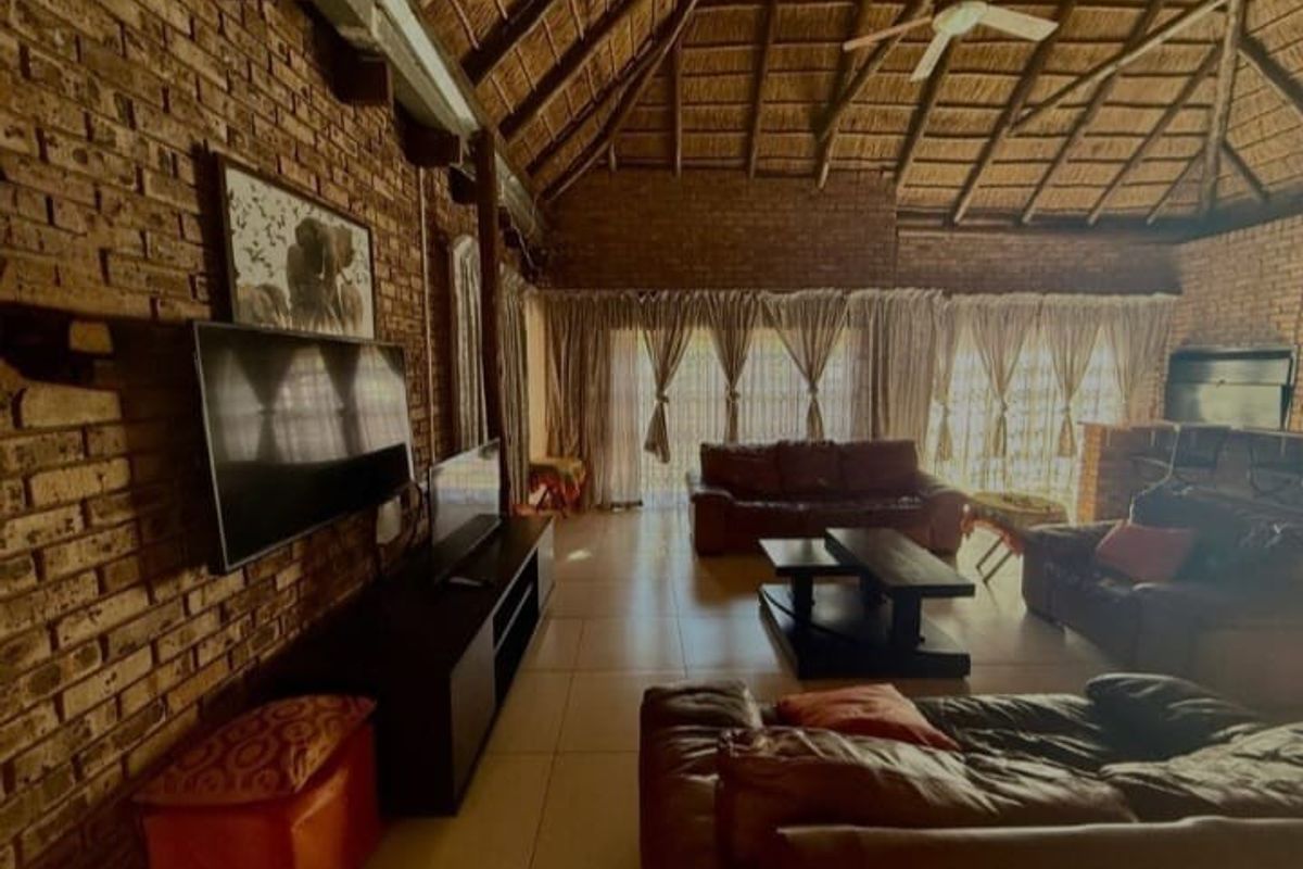 House For Sale in Theresapark, Akasia - Photo 4