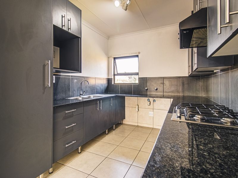 Lovely First Floor Family Townhouse - Photo 7