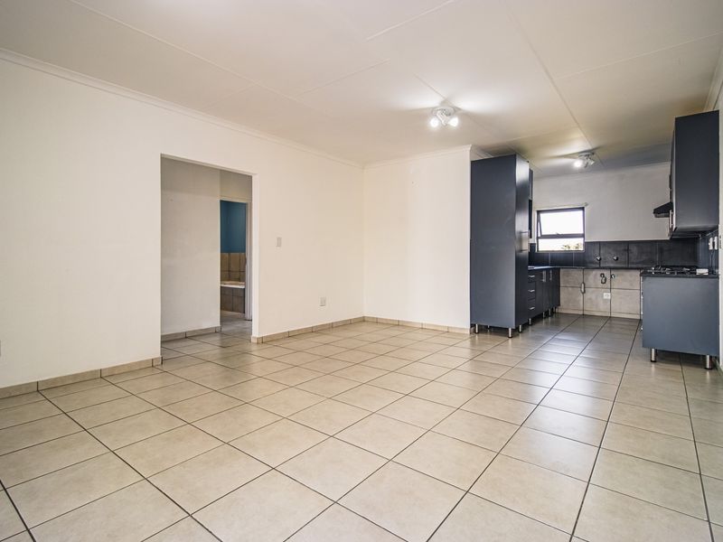 Lovely First Floor Family Townhouse - Photo 5