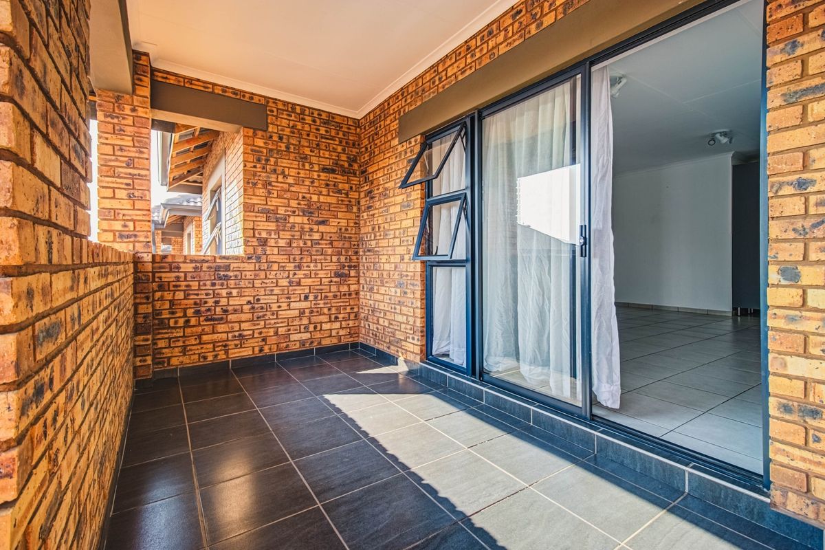 Lovely First Floor Family Townhouse - Photo 2