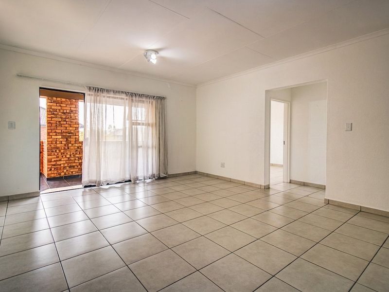Lovely Upstairs Family Townhouse - Photo 3