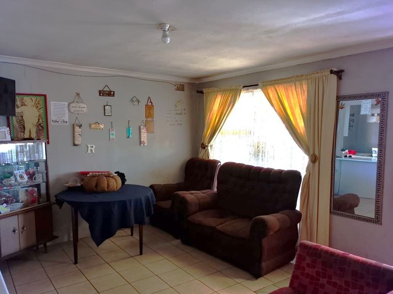3 Bedroom Home for Sale in Delft South - Photo 3