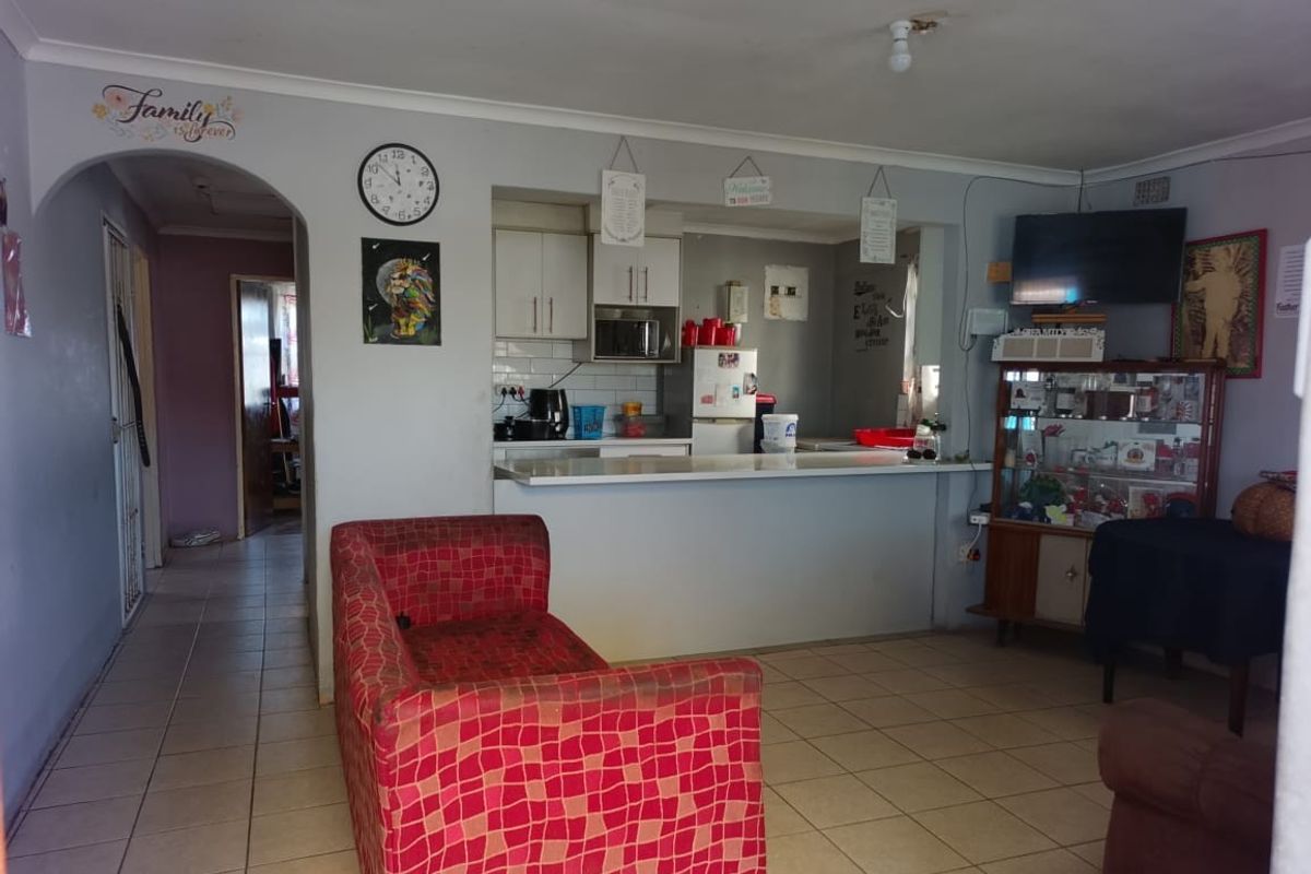 3 Bedroom Home for Sale in Delft South - Photo 2