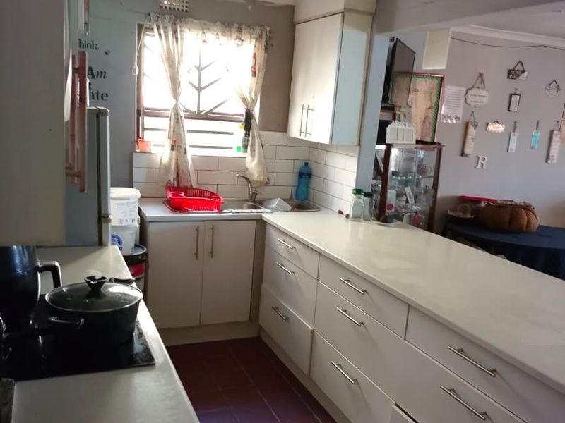 3 Bedroom Home for Sale in Delft South - Photo 6