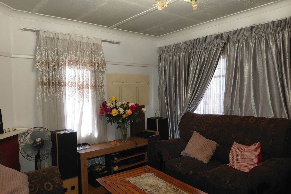 House For Sale in Dube, Soweto - Photo 2