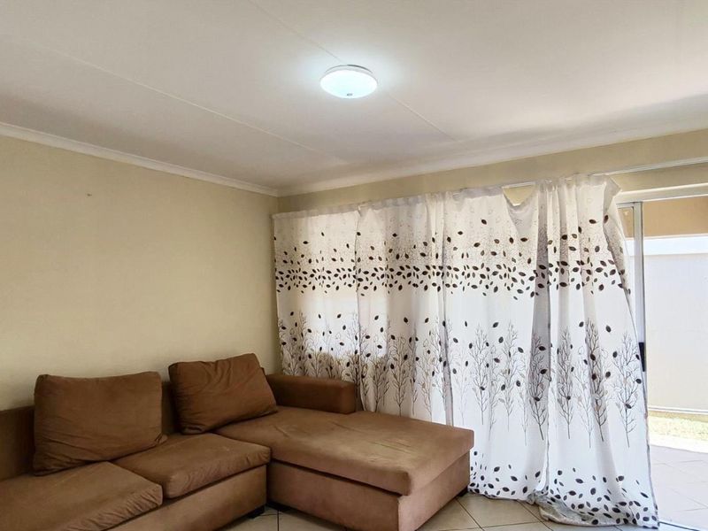 R670k 2bed 2 bath Town house Apartment For Sale in Rynfield, Benoni - Photo 8