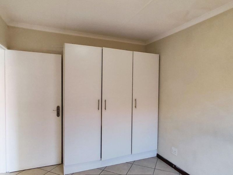 R670k 2bed 2 bath Town house Apartment For Sale in Rynfield, Benoni - Photo 10